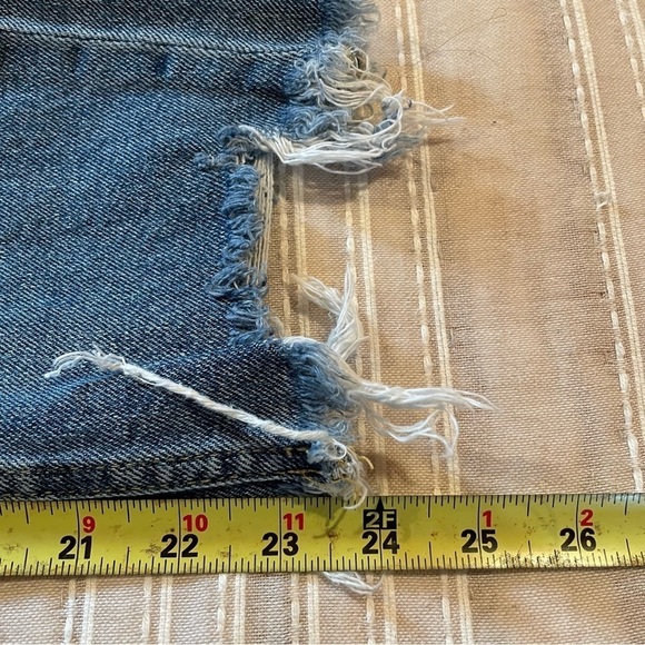 Abercrombie & Fitch Curve Love Distressed High Rise Mom Jeans 27 Short - Picture 9 of 9